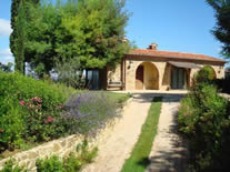 La Conca D'Oro - a villa with pool in Tuscany with internet access