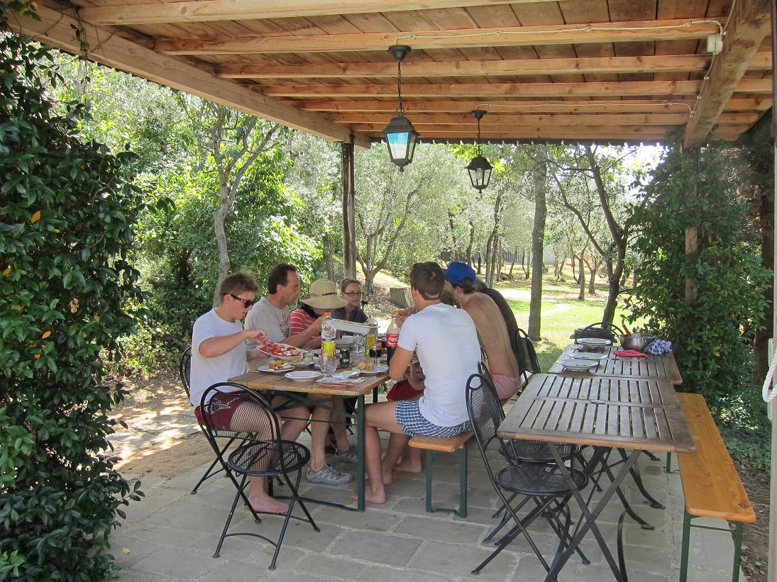 Outdoor dining at Villa degli Olivi