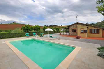 Cuccardino, villa with 2 bedrooms and private pool just 1 km from Bibbona with all kinds of shops