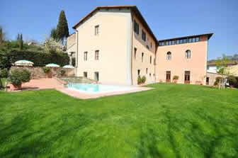 Palazzo A Greve, group of apartments with pool just a few hundred metres from centre of Greve in Chiantii