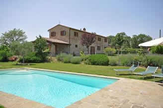 Poggio Del Sole, villa sleeping 8 with fenced pool, near Cortona