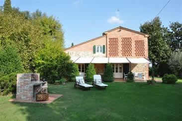 Villa Fontine near Lucca. Sleeps 12 with private pool.