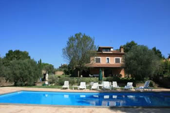 Villa Iris, to sleep 14 with private pool. Walk to village, train to Rome