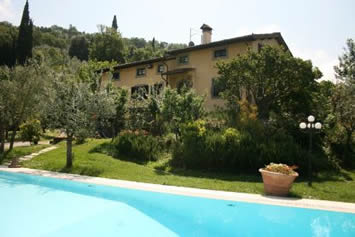 Villa degli Olivi, slps 15 with private pool. Tennis court.