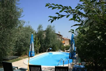 Casa Fanfulla, 2 apartments with a pool. Walk to village with shops and restaurant