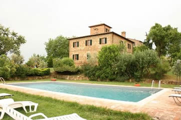 Poggiarone, Villa sleeps 16 with private pool near Montepulciano, Tuscany