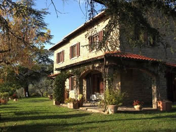 Casale Ai Cedri. Villa, sleep 10, private pool in walking distance of village