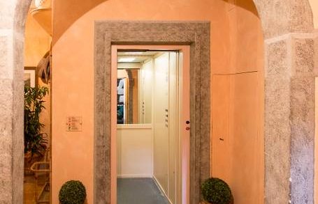 Villa Cevoli private elevator