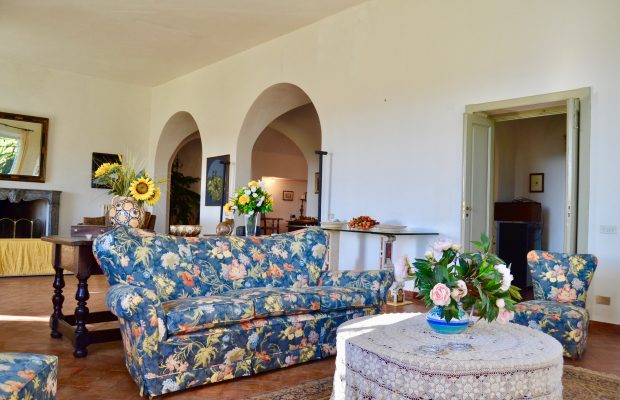 Grand living room - more detail