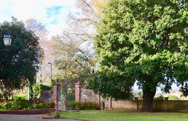 Villa Guardavalle main gate