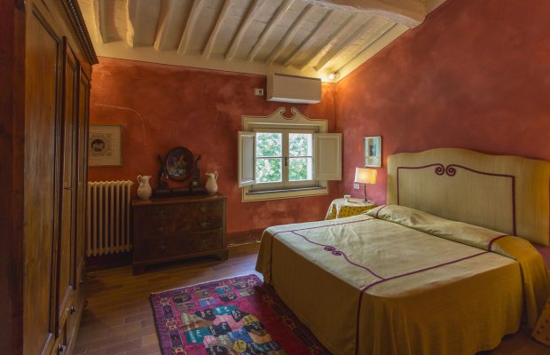 Villa La Cittadella : Bedroom with private detached bathroom