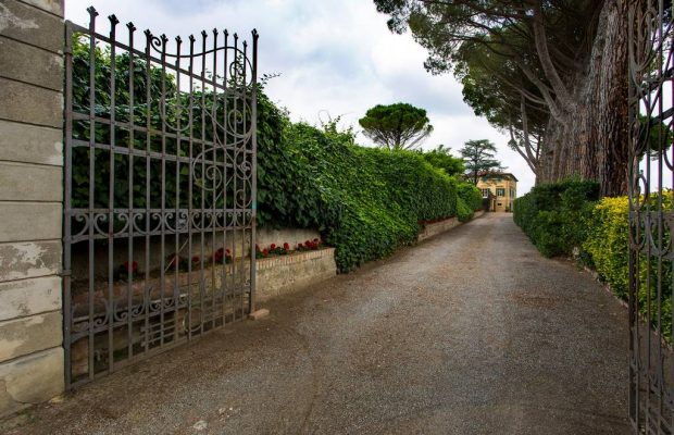 Villa La Cittadella: main gate