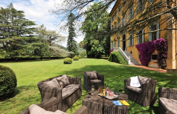 Villa Lungomonte: relax in the lawned grounds