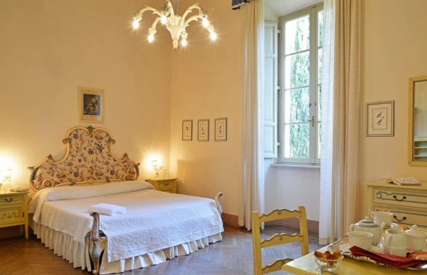 Villa Scerni : another double bedroom with olde-worlde features