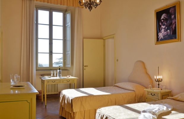 Villa Lungomonte : Twin bedrooms