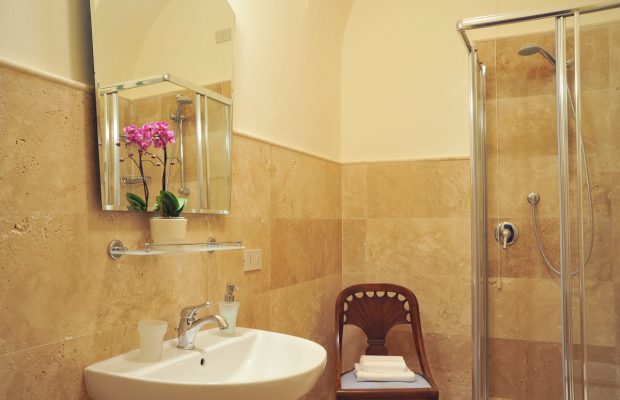 Villa Lungomonte : bathroom with shower