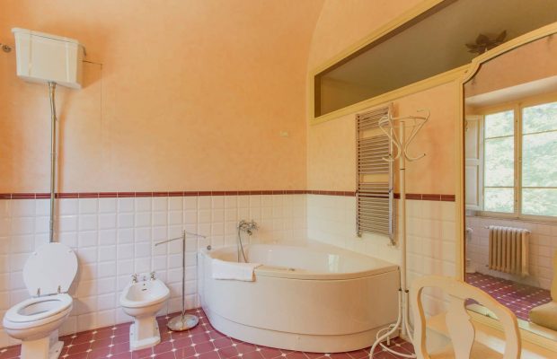 Shared bathroom Villa Ravano