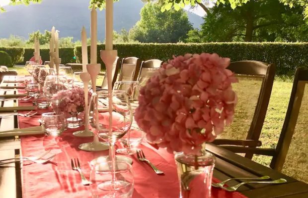 Villa Lungomonte: Dining under the old oak tree