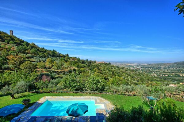 Casale Girifalco, sleeps 12, private pool, walk to Cortona in 5 minutes