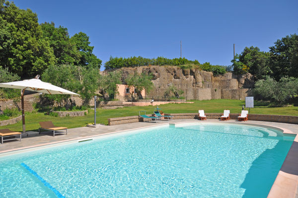 Pitigliano apartments pool tennis court